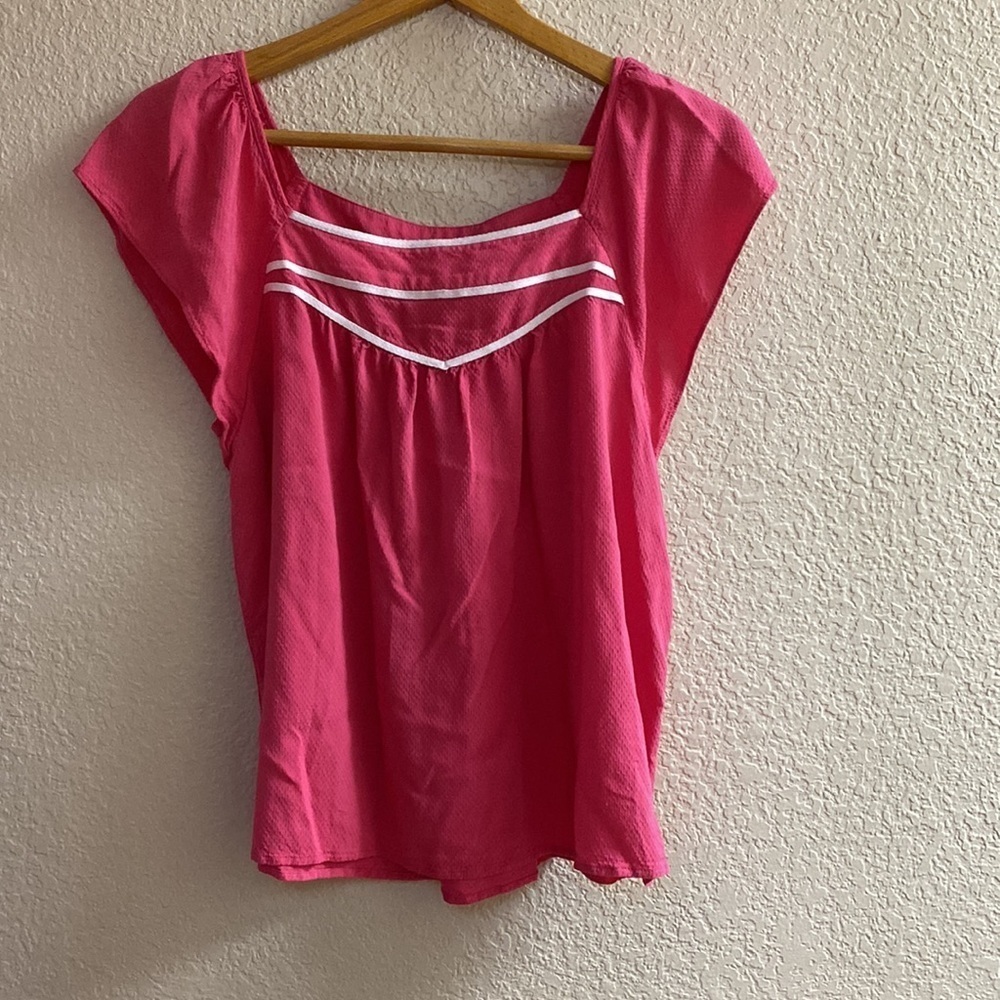 ANN Taylor Loft pink and white flowy‎ flutter sleeve top blouse